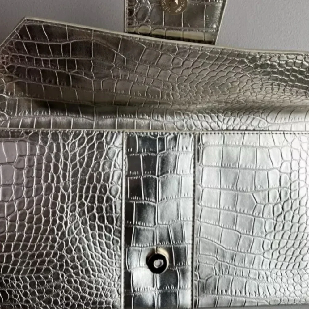 JJ Winters Nikki Oversized Clutch Handbag Vegan Faux Croc Purse Platinum